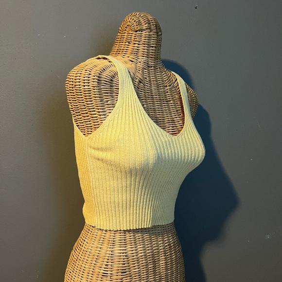 yellow knitted top - Picture 3 of 6